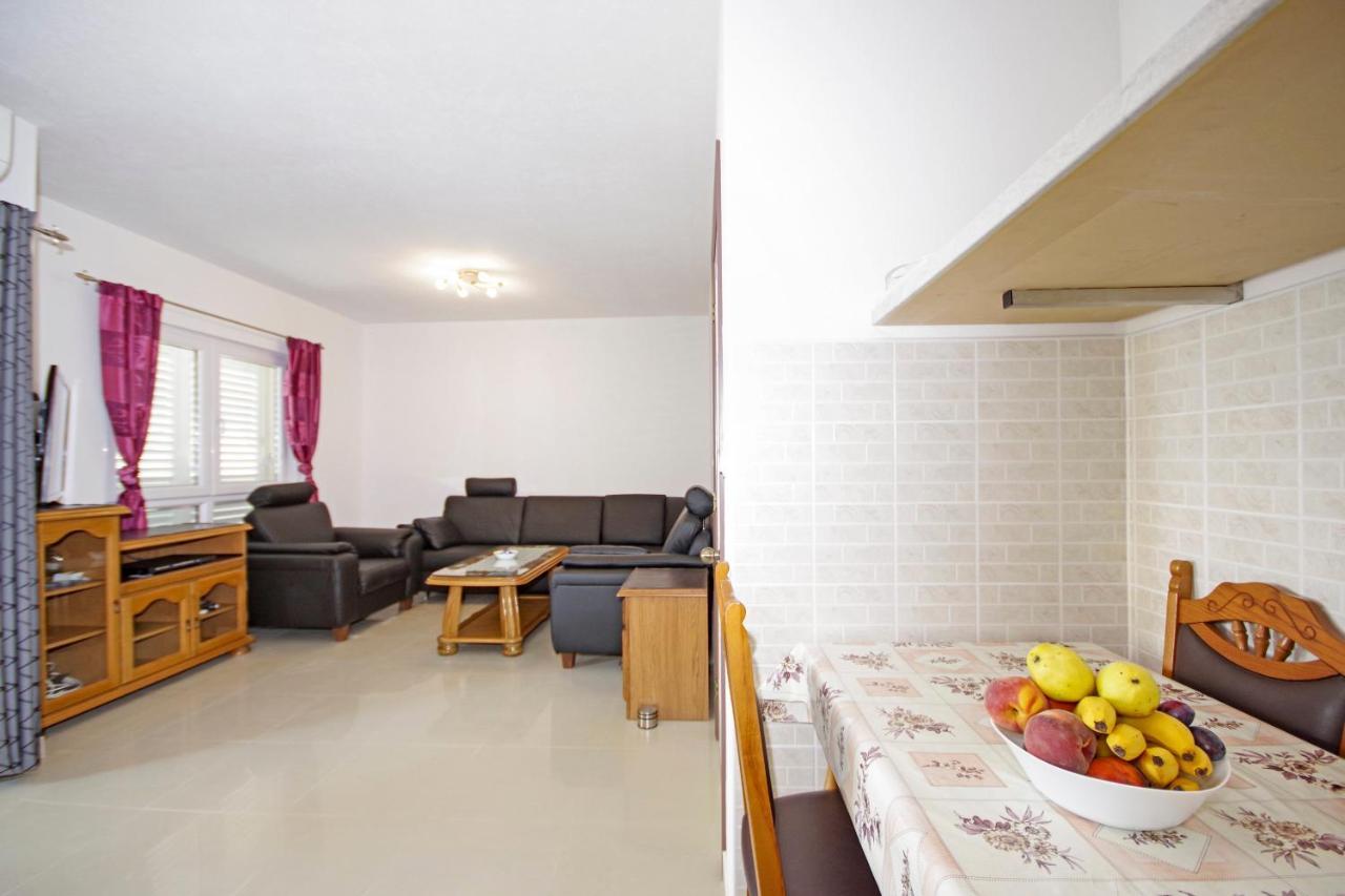 Apartmani Cezar Makarska Exterior foto